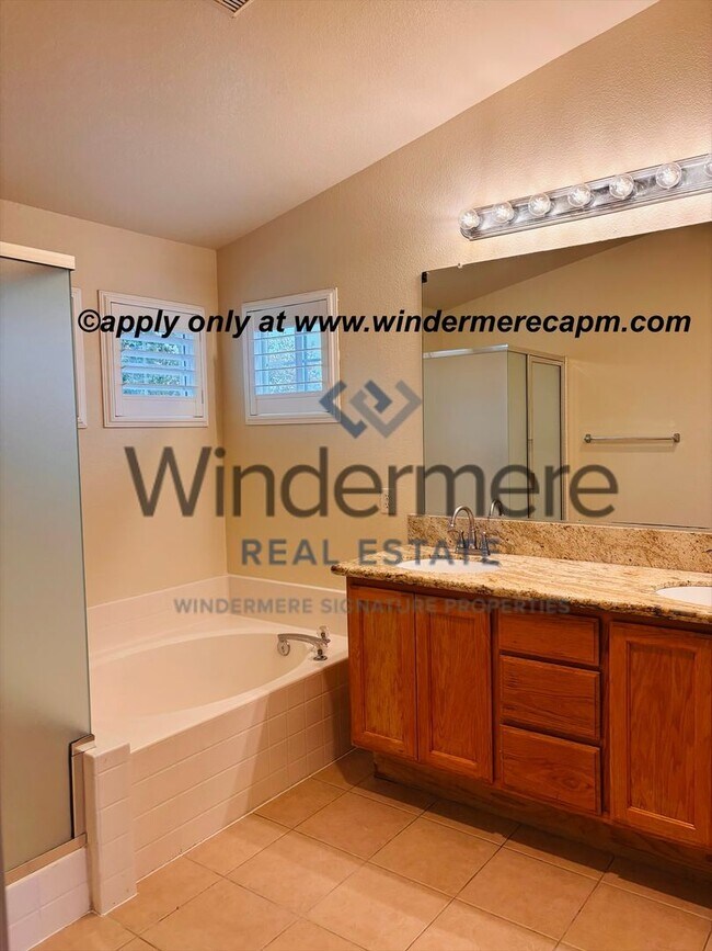 Building Photo - Bright & Spacious Two-Story home in Natomas Park!!