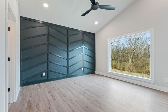 Building Photo - 491 S Happy Hollow Rd