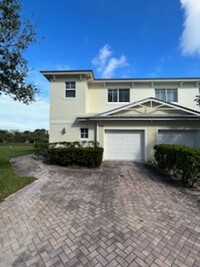 Building Photo - Grab this Spacious 4 Bedroom 2.5 Bath Town...