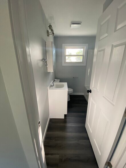 Bathroom - 1326 Westcott St