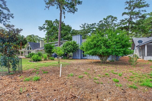 Building Photo - 30 Village Green Cir