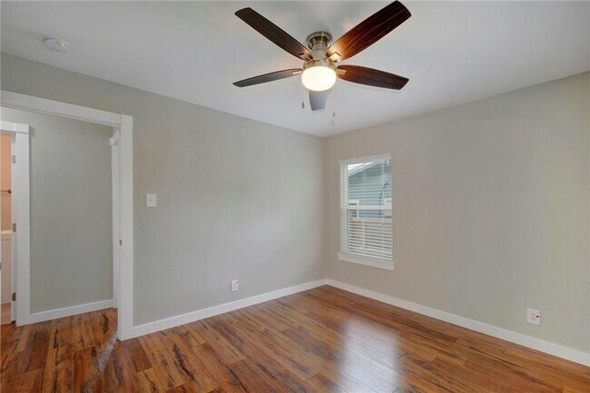 Building Photo - 503 W Grady Dr