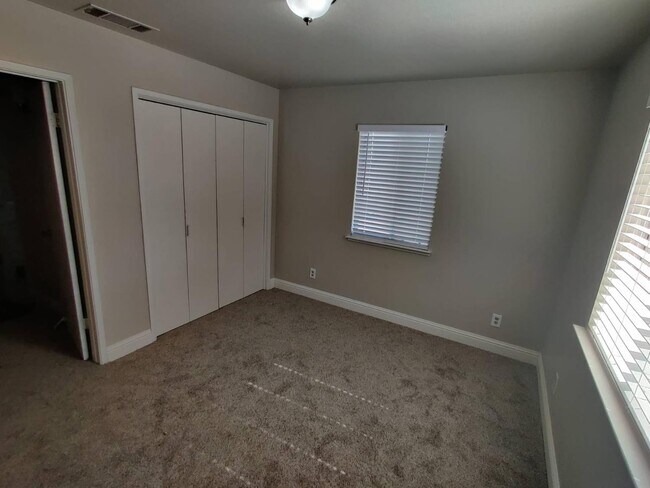 Building Photo - 13608 S Academy Ave