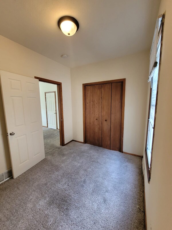 Building Photo - 347 4th Ave S