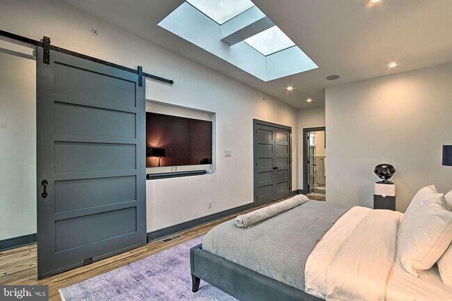 Building Photo - 2128 E Firth St