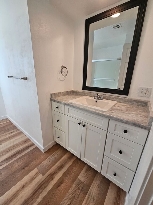 Building Photo - Delightful Home Within Minutes to Everything