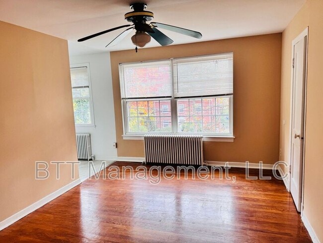 Building Photo - 8400 Greenwood Ave