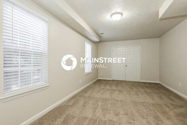 Building Photo - 5 Bedroom Pet-Friendly Home in ELLENWOOD, GA with Main Street Renewal