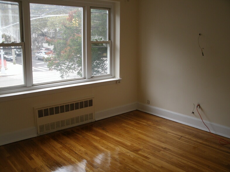 Building Photo - 5301 Glenwood Rd