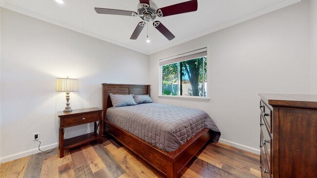 Building Photo - Charming 2-bedroom in Redwood Shores - $3,995/mo