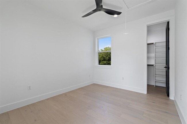 Building Photo - 501 Burton St E