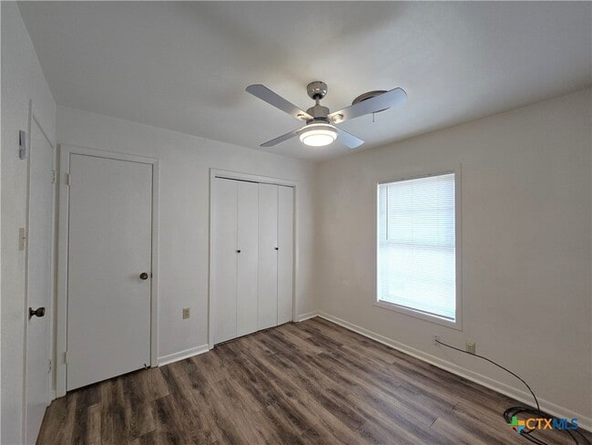 Building Photo - 1401 W Ave B