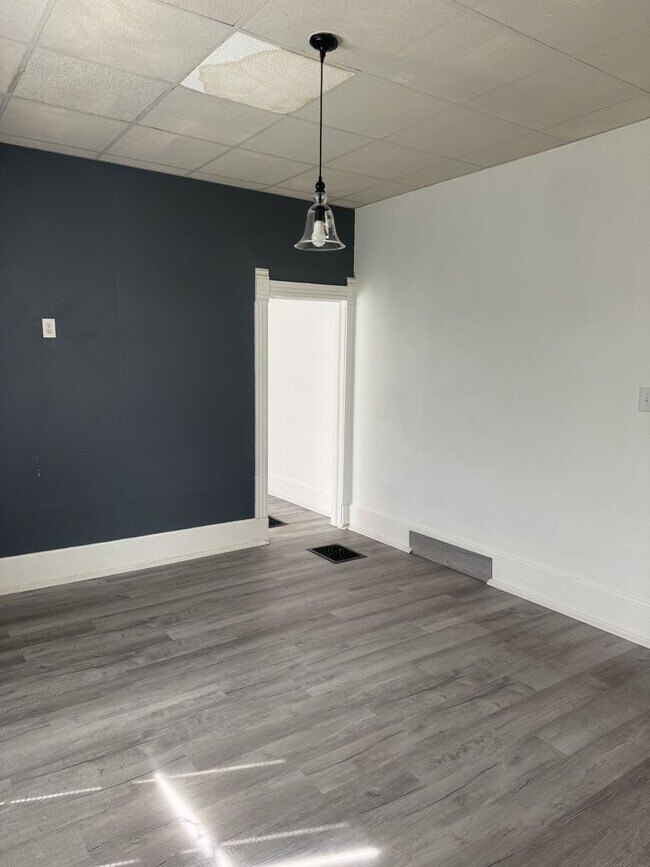 Building Photo - 6801 Lexington Ave