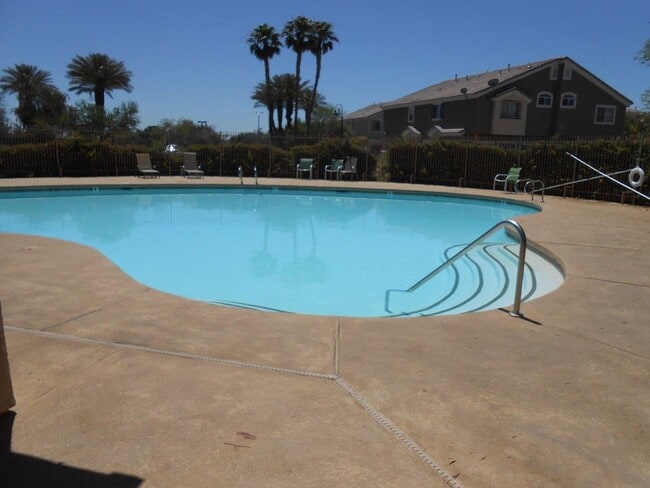 Building Photo - Beautiful Spacious Townhome in Gated Community