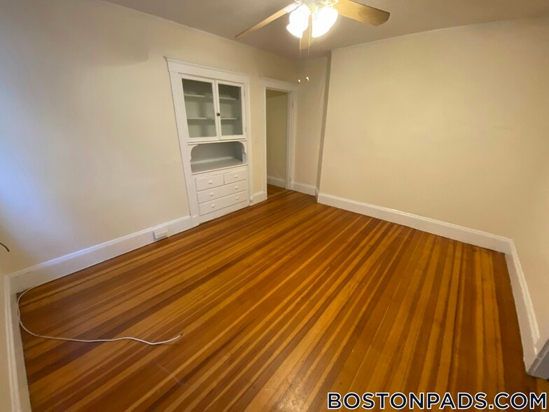 Building Photo - 6 Barrows St