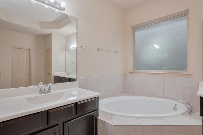 Building Photo - 4410 Fenetre Forest St