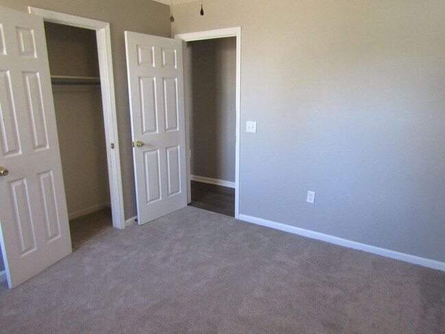 Building Photo - 1271 Windrow Dr