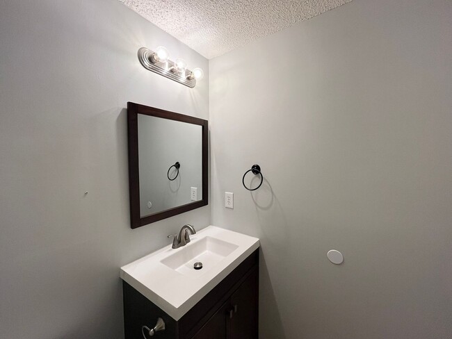 Building Photo - Classic 3BD, 2BA Apex Home in a Prime Loca...