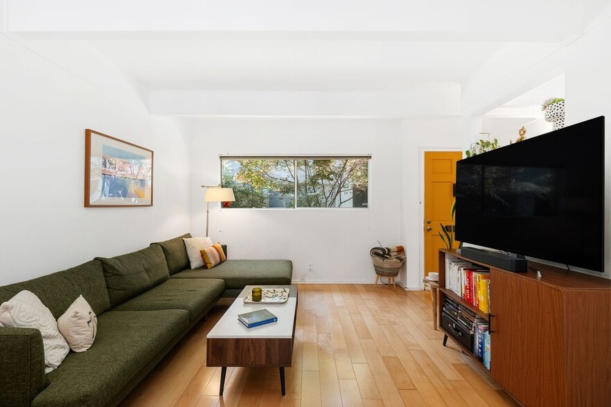 Building Photo - 4040 Grand View Blvd