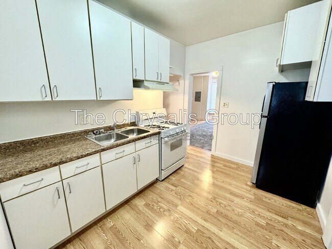 Building Photo - 231 Clark Street