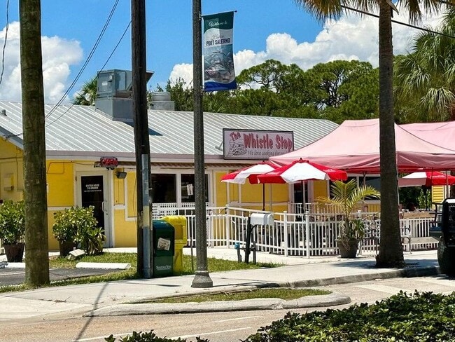 Building Photo - 7914 SE Villa Cir