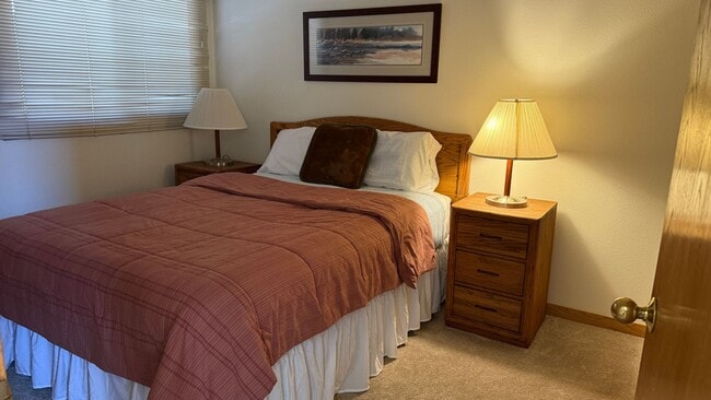 Building Photo - Light Bright 2 BDR plus Loft 3BATH SEASONAL WINTER RENTAL 2025-2026