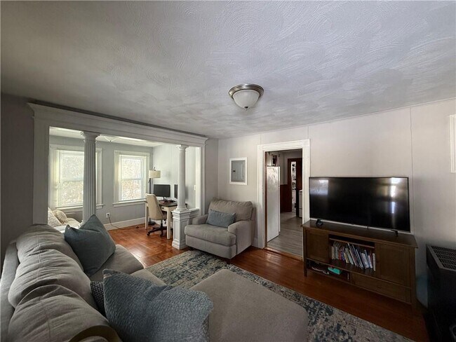 Building Photo - 274 Waterman Ave