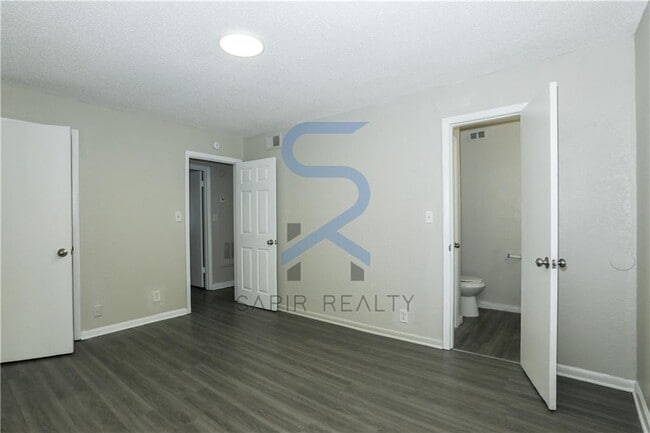 Building Photo - 2045 Alison Ct SW