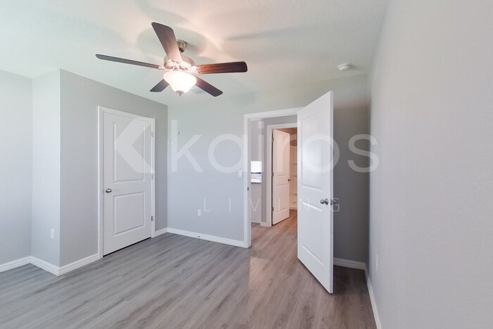 Building Photo - 8577 SW 43rd Ter