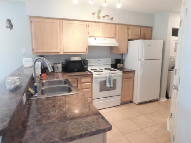 Building Photo - 521 White River Dr
