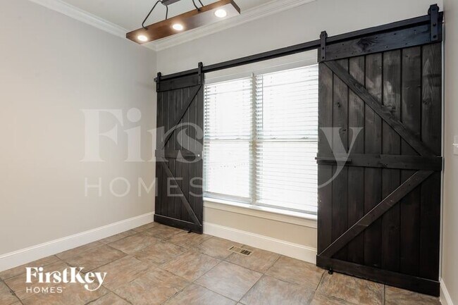 Building Photo - 7131 Greystone Village Ct