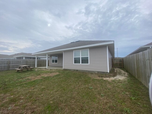 Building Photo - Spacious Modern Home in a Quiet Community!