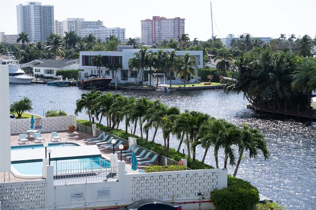 Building Photo - 401 Golden Isles Dr