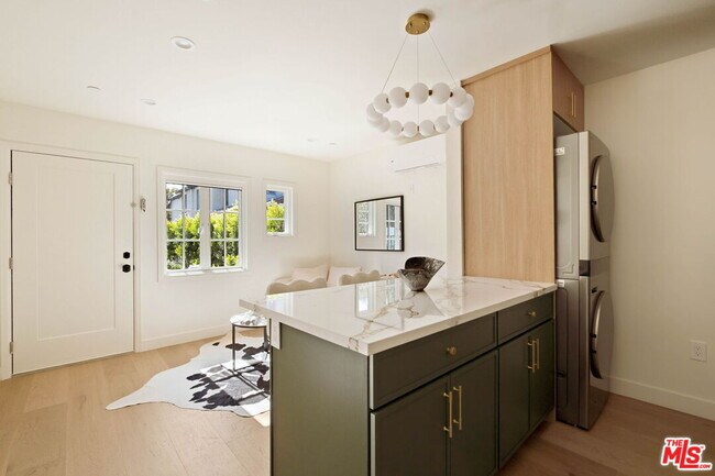 Building Photo - 308 S Highland Ave