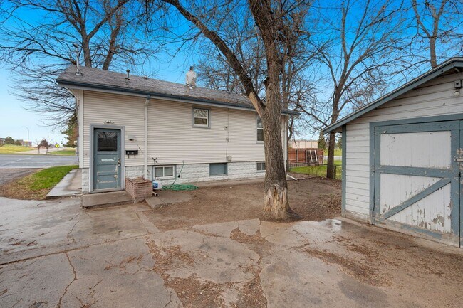 Building Photo - 1119 W 20th St