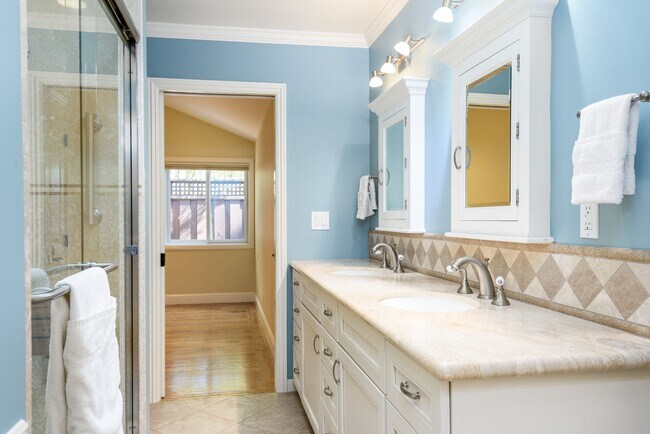 Building Photo - Custom Remodeled Ranch Home in Park-like S...