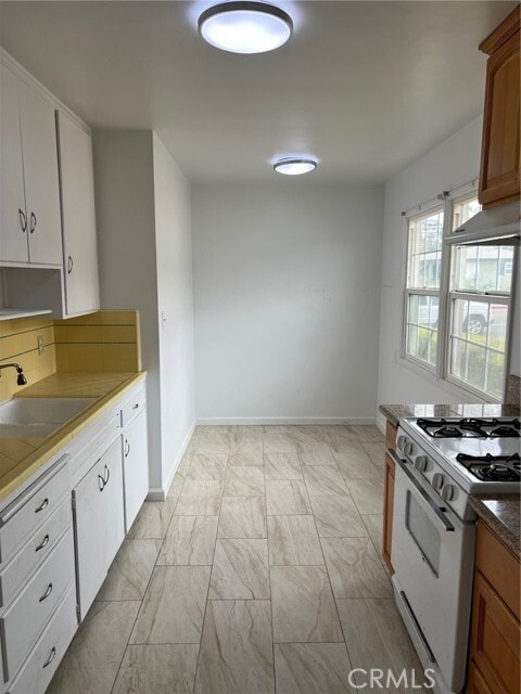 Building Photo - 230 S Fremont Ave