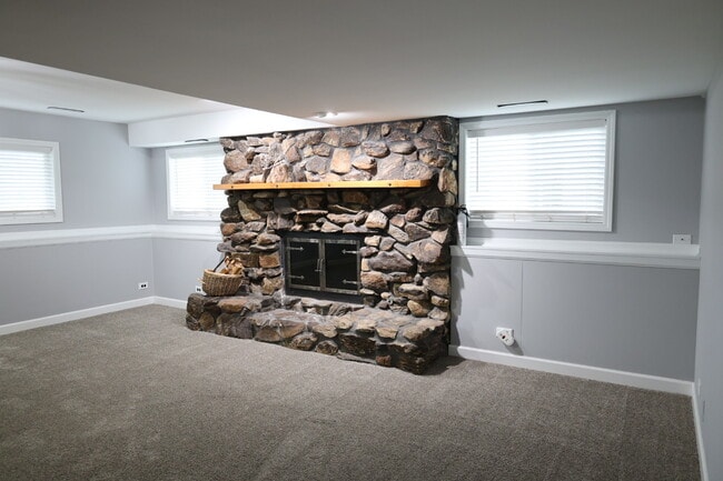 Building Photo - 1401 Hillside Ln
