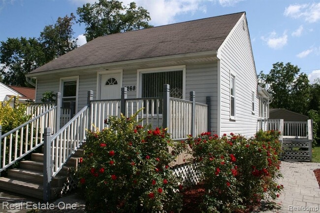 Building Photo - 3268 Troy Ave