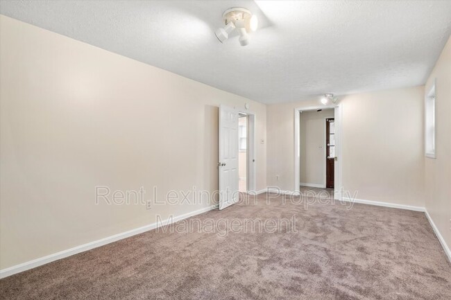 Building Photo - 2168 Jasmine Dr