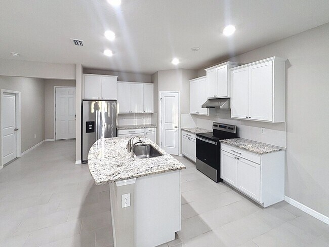 Building Photo - 12657 Promenade Estates Blvd
