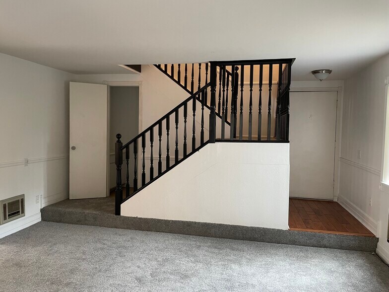 Building Photo - 7964 Mission Center Ct