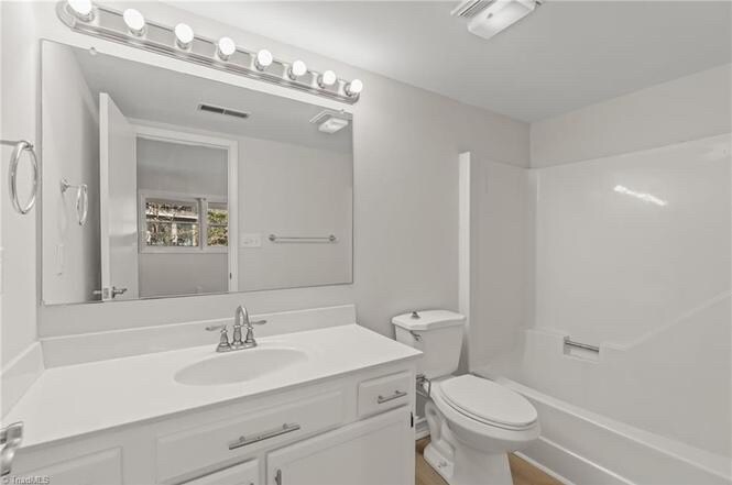 Building Photo - Room in House on Merry Oaks Trail