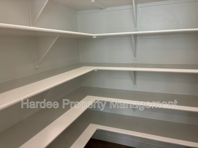 Building Photo - 1411 W Dovefield St