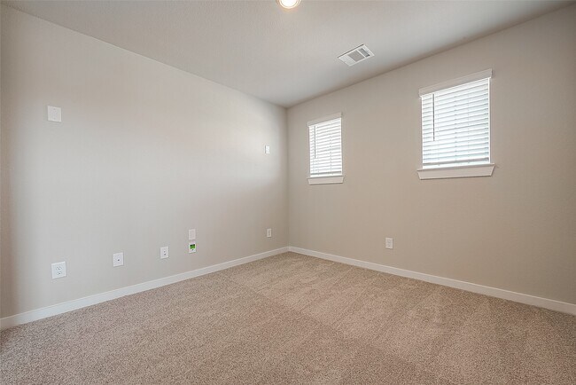 Building Photo - 8523 Lake Groove Ln