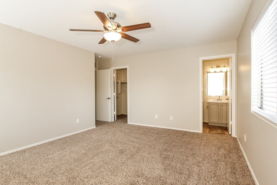 Building Photo - 16245 W Calavar Rd