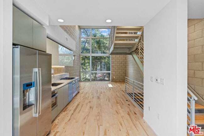 Building Photo - 3450 Cahuenga Blvd