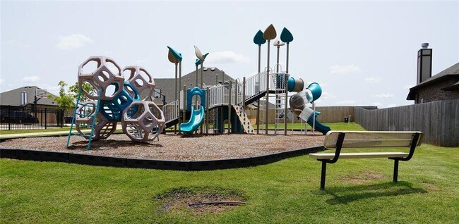 Building Photo - 5500 Carmel Crk Dr