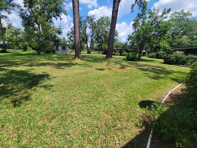 Building Photo - Beautiful Country home in Lakeland