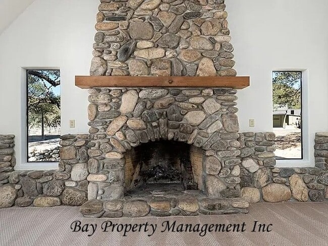 Building Photo - Breathtaking Views from this horse propert...
